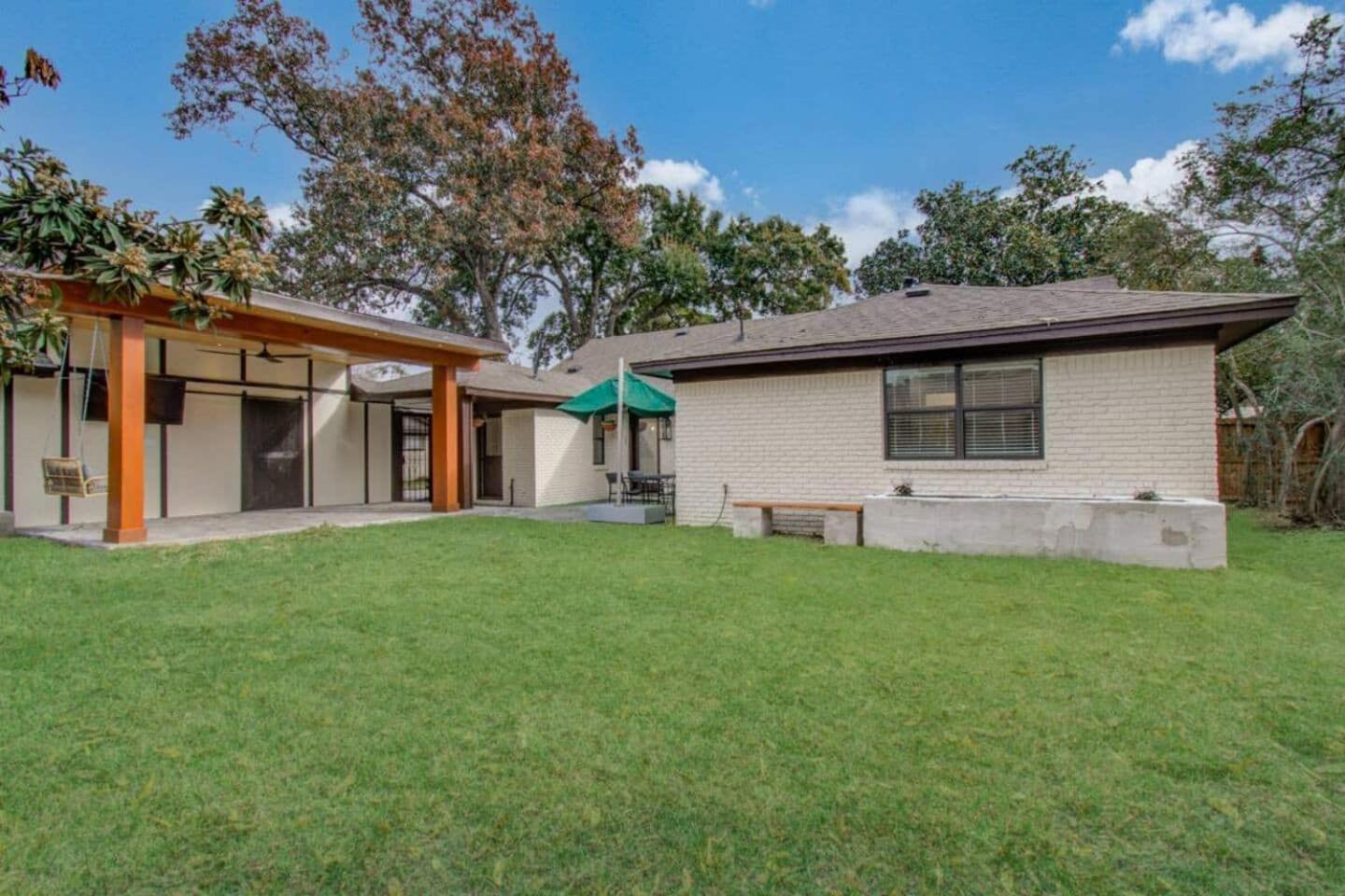 Western Oaks Retreat Houston Exterior photo