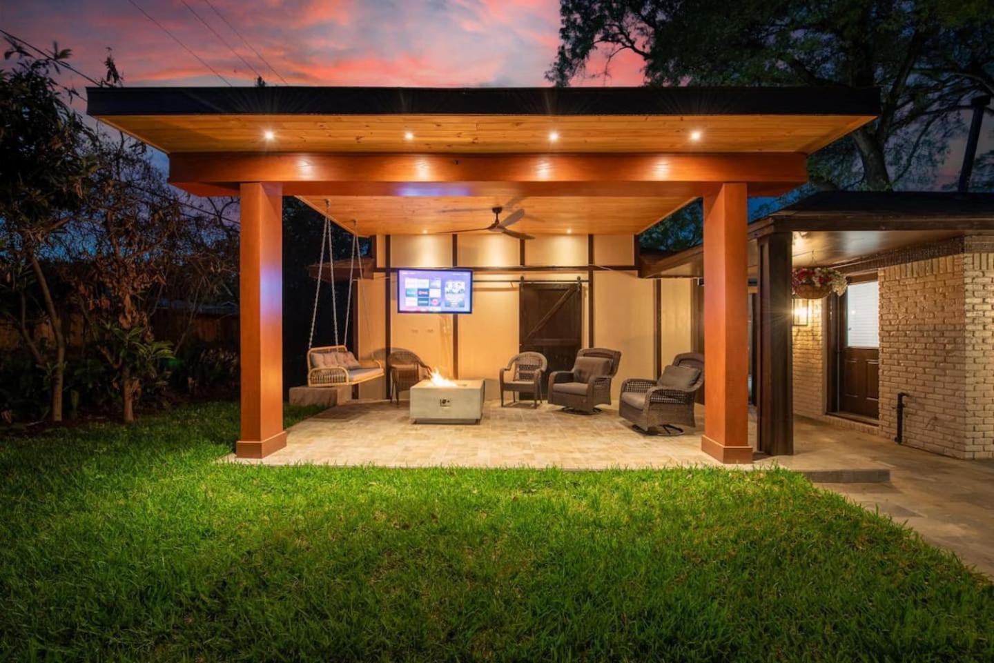 Western Oaks Retreat Houston Exterior photo