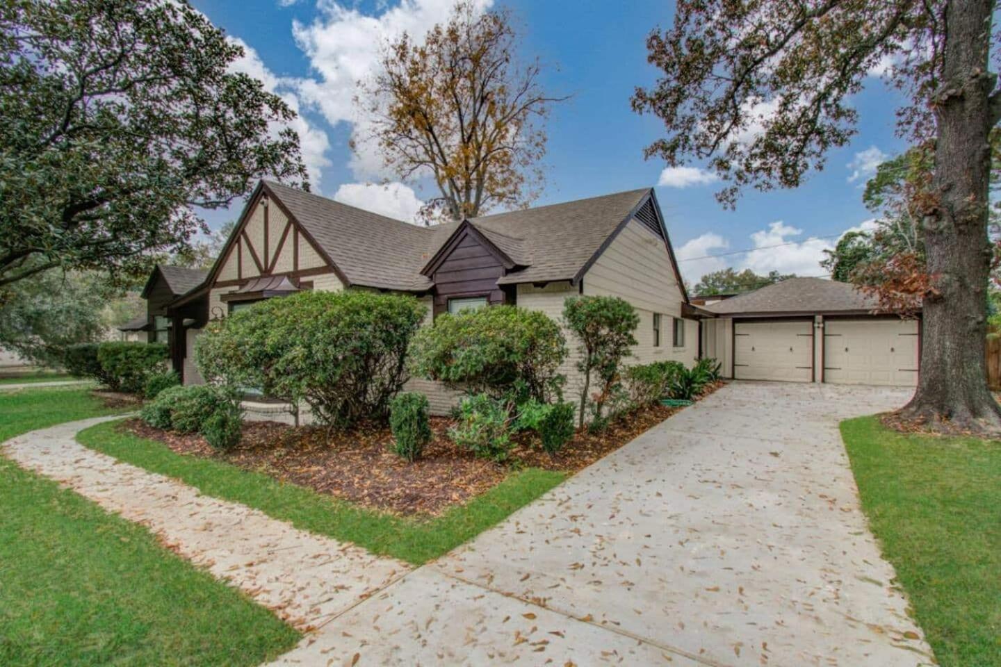 Western Oaks Retreat Houston Exterior photo